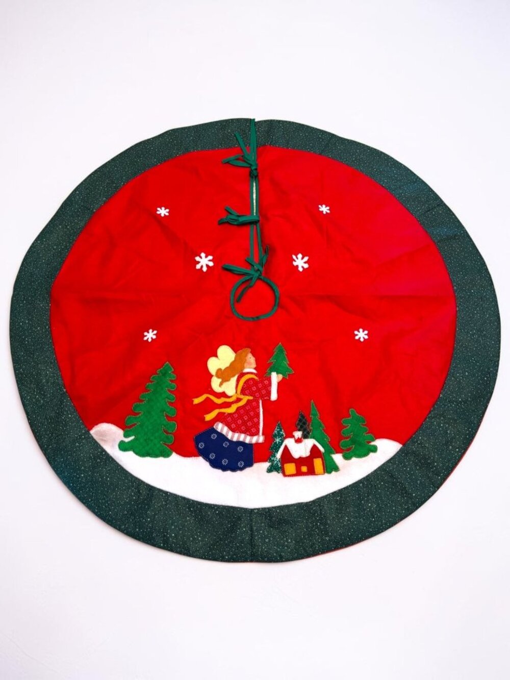 Vintage Christmas Tree Skirt Red Green Angel & Snowy Scene Felt Applique 38 Inch